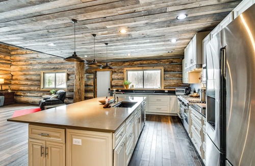 Harrison Kabine | Perfect for Families: Custom-Built Harrison Cabin!