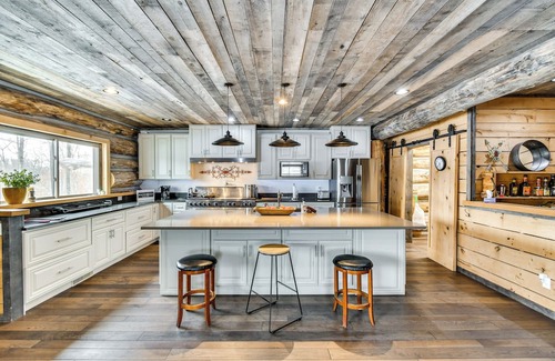 Harrison Kabine | Perfect for Families: Custom-Built Harrison Cabin!