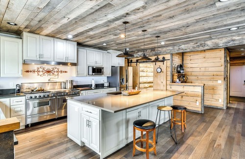 Harrison Kabine | Perfect for Families: Custom-Built Harrison Cabin!