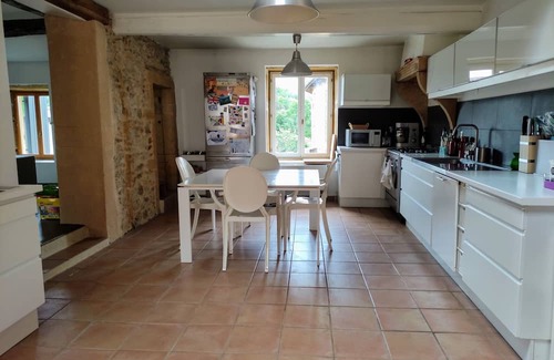 Saint-Germain-Nuelles Haus | Golden stone house with swimming pool for vacations in southern Beaujolais near Lyon