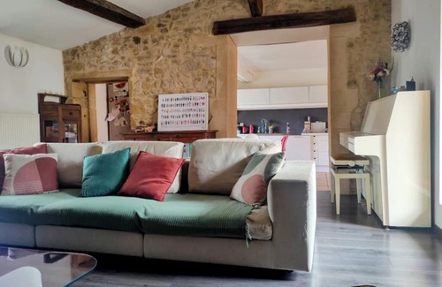Saint-Germain-Nuelles Haus | Golden stone house with swimming pool for vacations in southern Beaujolais near Lyon
