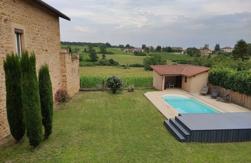 Saint-Germain-Nuelles Haus | Golden stone house with swimming pool for vacations in southern Beaujolais near Lyon