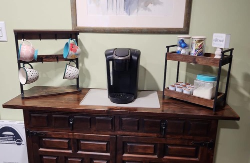 Ridgewood Estates Kabine | Relax and Recharge in a 1940's Creekside Cabin