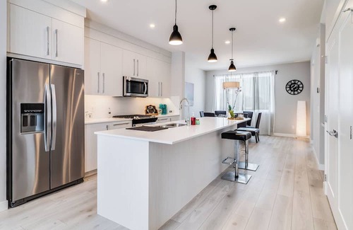 Chestermere Haus | New Home with Central AC, 15 Mins to YYC, 5 Mins to Lake & Stoney - Pets welcome