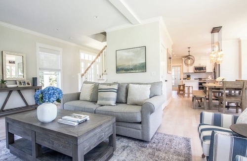 Oak Bluffs Haus | EXQUISITE MARTHA'S VINEYARD HOME, HEATED POOL, 10 MIN WALK TO OAK BLUFFS FERRY