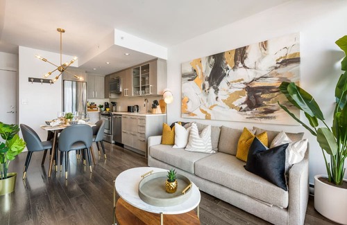 Downtown Eastside Wohnung | Breathtaking Views of Mountains & Ocean Sleeps 4 - Fast Wifi & Secured Parking