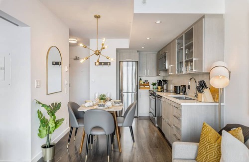Downtown Eastside Wohnung | Breathtaking Views of Mountains & Ocean Sleeps 4 - Fast Wifi & Secured Parking