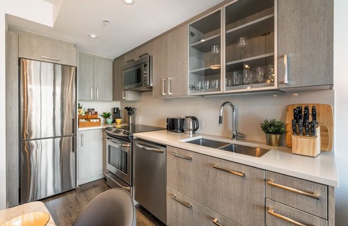 Downtown Eastside Wohnung | Breathtaking Views of Mountains & Ocean Sleeps 4 - Fast Wifi & Secured Parking