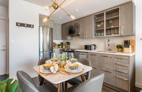 Downtown Eastside Wohnung | Breathtaking Views of Mountains & Ocean Sleeps 4 - Fast Wifi & Secured Parking