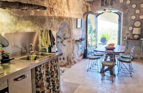 San Michele in Teverina Haus | Stunning private villa for 6 guests with A/C, private pool, WIFI, TV and terrace