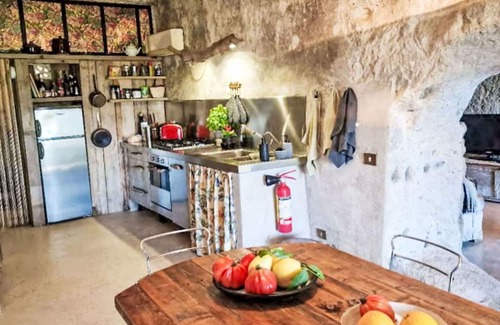 San Michele in Teverina Haus | Stunning private villa for 6 guests with A/C, private pool, WIFI, TV and terrace