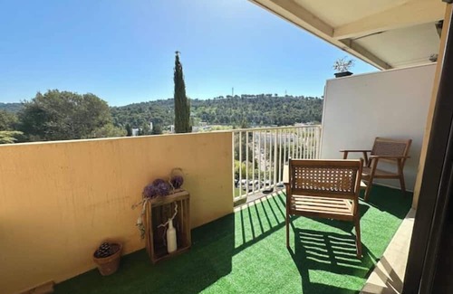Carnoux-en-Provence Wohnung | 3 kms from Cassis T2 with terrace - free parking