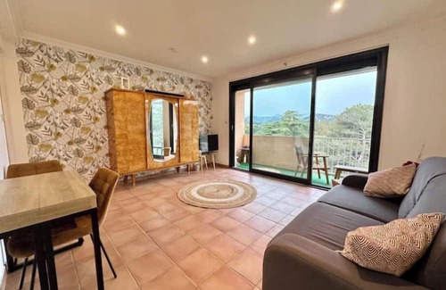Carnoux-en-Provence Wohnung | 3 kms from Cassis T2 with terrace - free parking