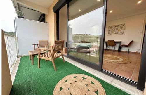 Carnoux-en-Provence Wohnung | 3 kms from Cassis T2 with terrace - free parking