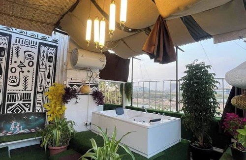 Pune Wohnung | 3Bhk Jacuzzi nest with Reverside