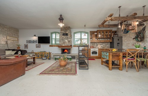 Visocane Haus | 3-bedroom traditional stone house in charming Visočane with WiFi, AC. Book now