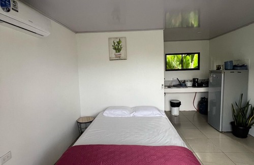 Canton Quepos Haus | Charming tinyhome with WiFi and AC in perfect Maritima- Sabalo