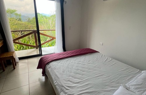 Canton Quepos Haus | Charming tinyhome with WiFi and AC in perfect Maritima- Sabalo