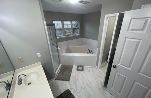 Fort Washington Haus | Spacious 5-bedroom house with WiFi, AC in charming Fort Washington