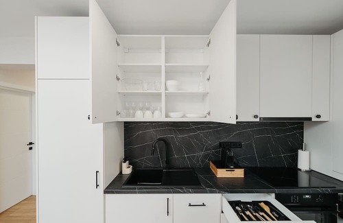 Livezeni Wohnung | Charming 2-bedroom apartment with AC, WiFi in enchanting Livezeni