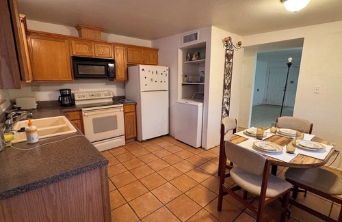 Midtown Haus | Charming 2-bedroom house with AC, WiFi in awesome Tucson