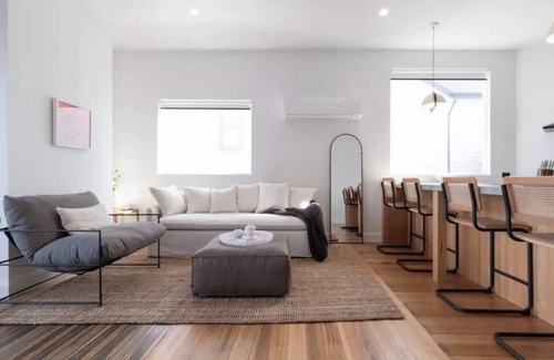 East Launceston Haus | Modern Home with City Views