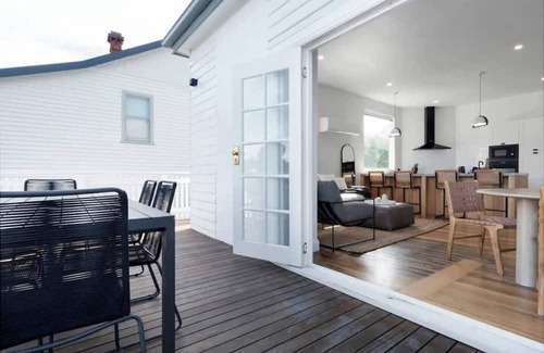 East Launceston Haus | Modern Home with City Views