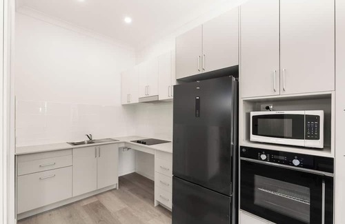 Goodna Haus | 5 Guest 3 Bed,3 Bath Free Parking, wifi, patio