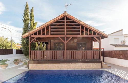 L'Eliana Skihütte | Wooden house with private pool, located in an emblematic place of Valencia.
