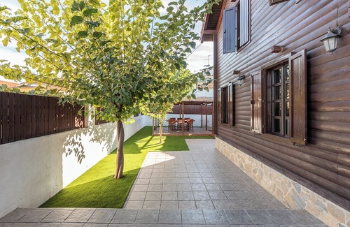 L'Eliana Skihütte | Wooden house with private pool, located in an emblematic place of Valencia.