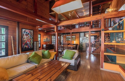 L'Eliana Skihütte | Wooden house with private pool, located in an emblematic place of Valencia.