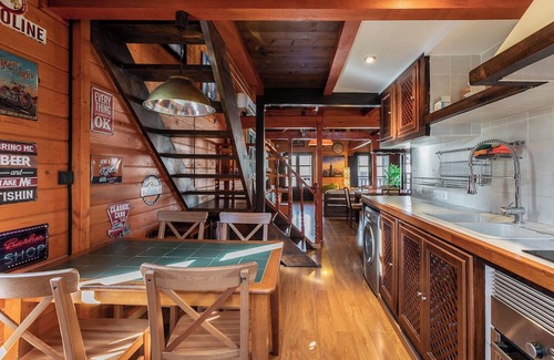 L'Eliana Skihütte | Wooden house with private pool, located in an emblematic place of Valencia.