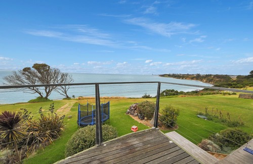 Portland Wohnung | Soak up the seaside breeze and enjoy uninterrupted sea views!