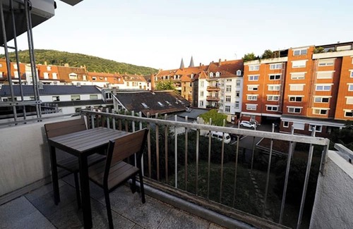 Weststadt Wohnung | 150 m² Apt | full AC | netflix | center | balcony