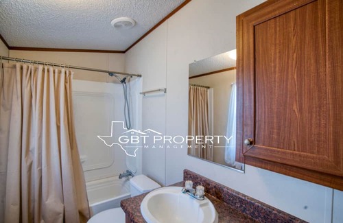 Pecos Haus | Cozy 2-bedroom mobile home in charming Pecos with AC