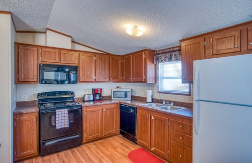 Pecos Haus | Cozy 2-bedroom mobile home in charming Pecos with AC