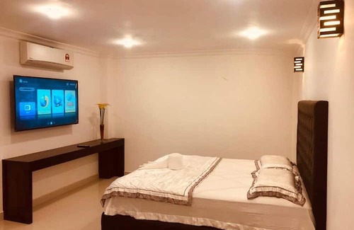 Yatinuwara Haus | Soothing Homestay with AC in Polgahamulla
