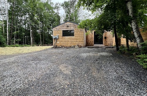 Rumford Haus | Charming 1-bedroom house with WiFi, Fireplace, Wooded Walking Trails