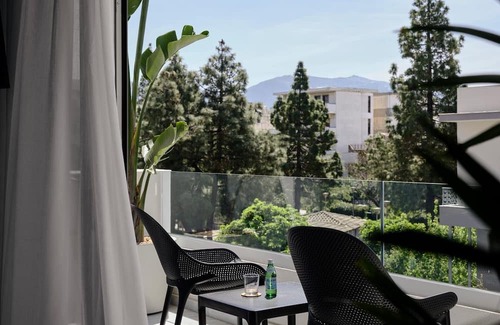 Khalandrion Haus | Alluring Athens Suite | Artemis Suite | 1 Bedroom | Private Furnished Balcony | Prime Location | Chalandri