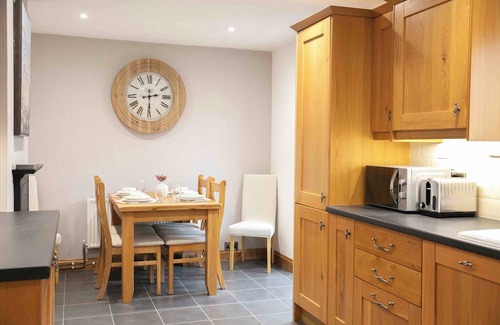 Uttoxeter Hütte | HUMBLE HOME, family friendly, with a garden in Uttoxeter