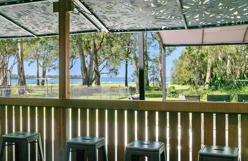 Central Coast Wohnung | Lake Front Studio Pet Friendly, near The Entrance, Nora Head and Soldiers Beach