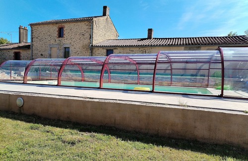 Falleron Hütte | Gîte rustique avec piscine couverte, terrasse privative et activités pour enfants à Falleron