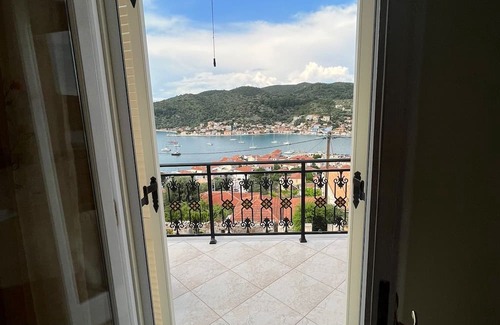 Vathy Haus | 3-bedroom house in charming Ithaki with AC, WiFi. Live the Greek dream