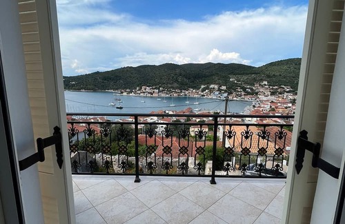 Vathy Haus | 3-bedroom house in charming Ithaki with AC, WiFi. Live the Greek dream
