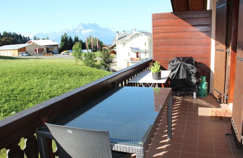 Leysin Wohnung | Comfortable apartment with balcony and view