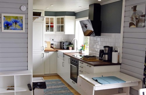 Skaulo Kabine | Lakeside cottage with magnificent views, in the middle of nature, and chance of northern lights.