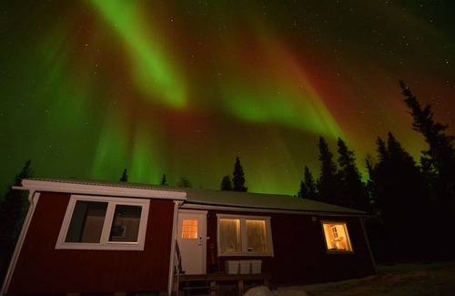 Skaulo Kabine | Lakeside cottage with magnificent views, in the middle of nature, and chance of northern lights.