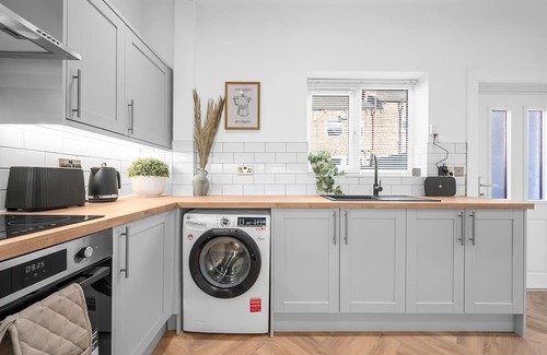 Prestwich Haus | New listing- Stunning Preswitch Retreat - Sleeps 7