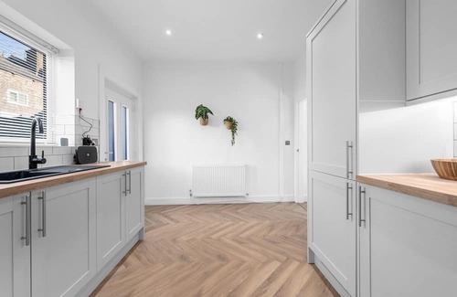 Prestwich Haus | New listing- Stunning Preswitch Retreat - Sleeps 7