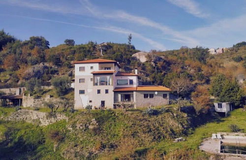 Oliveira do Hospital Wohnung | Serene Mountain View Retreat
